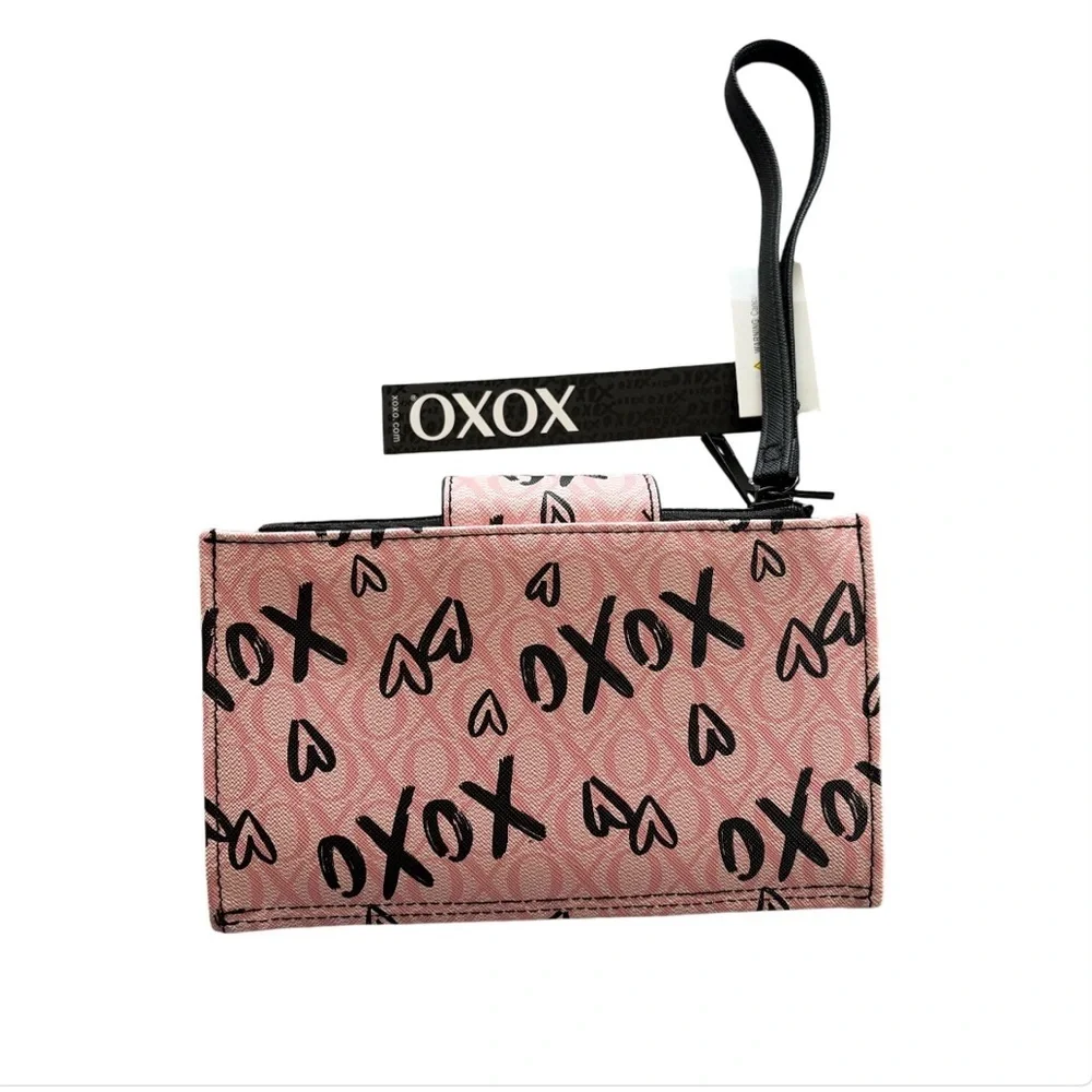 XOXO chic wristlet