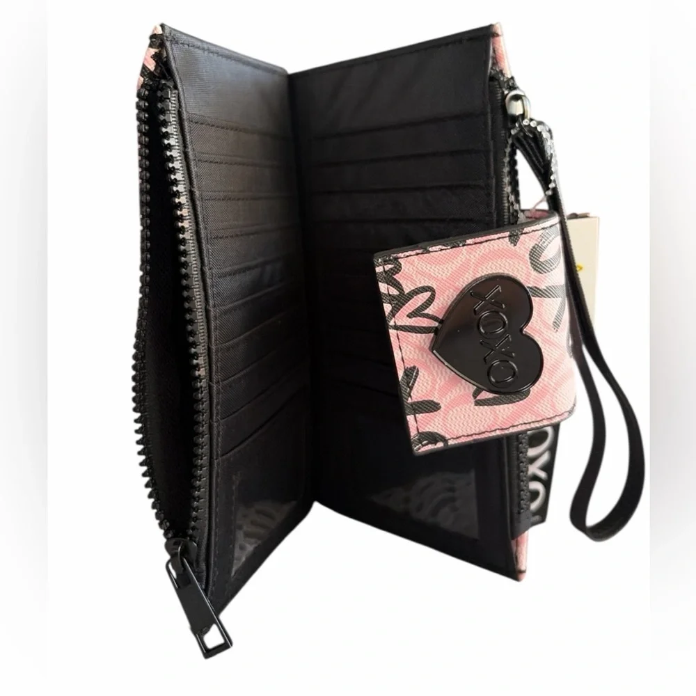 XOXO chic wristlet