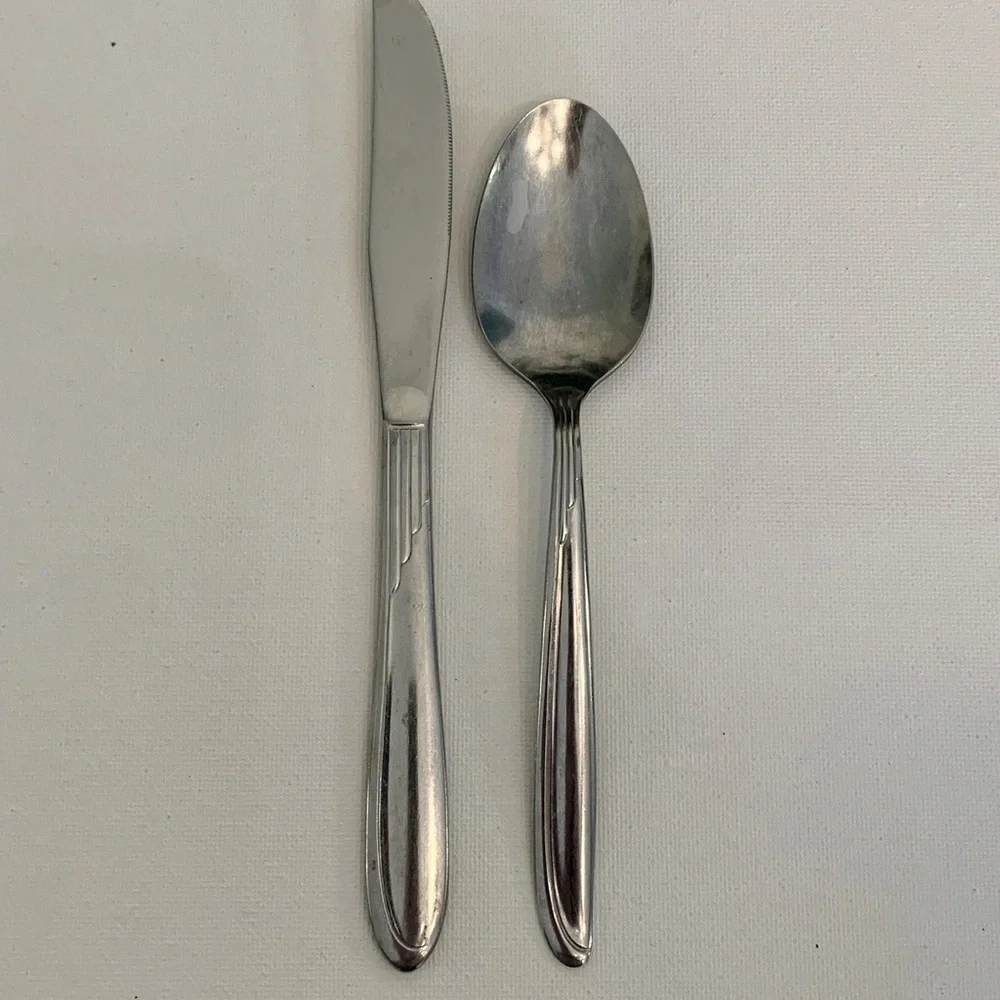 2 Vintage Oneida Early Sand Dune Stainless Groove Down Side Dinner Knife Spoon