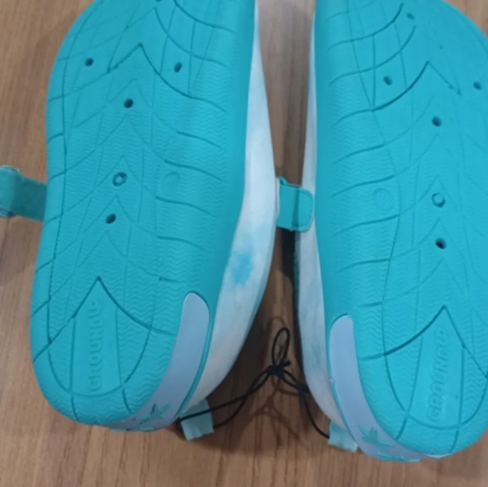 Size  13/1 BRAND NEW GIRLS  DISNEY PRINCESS THE LITTLE MERMAID WATER SHOE