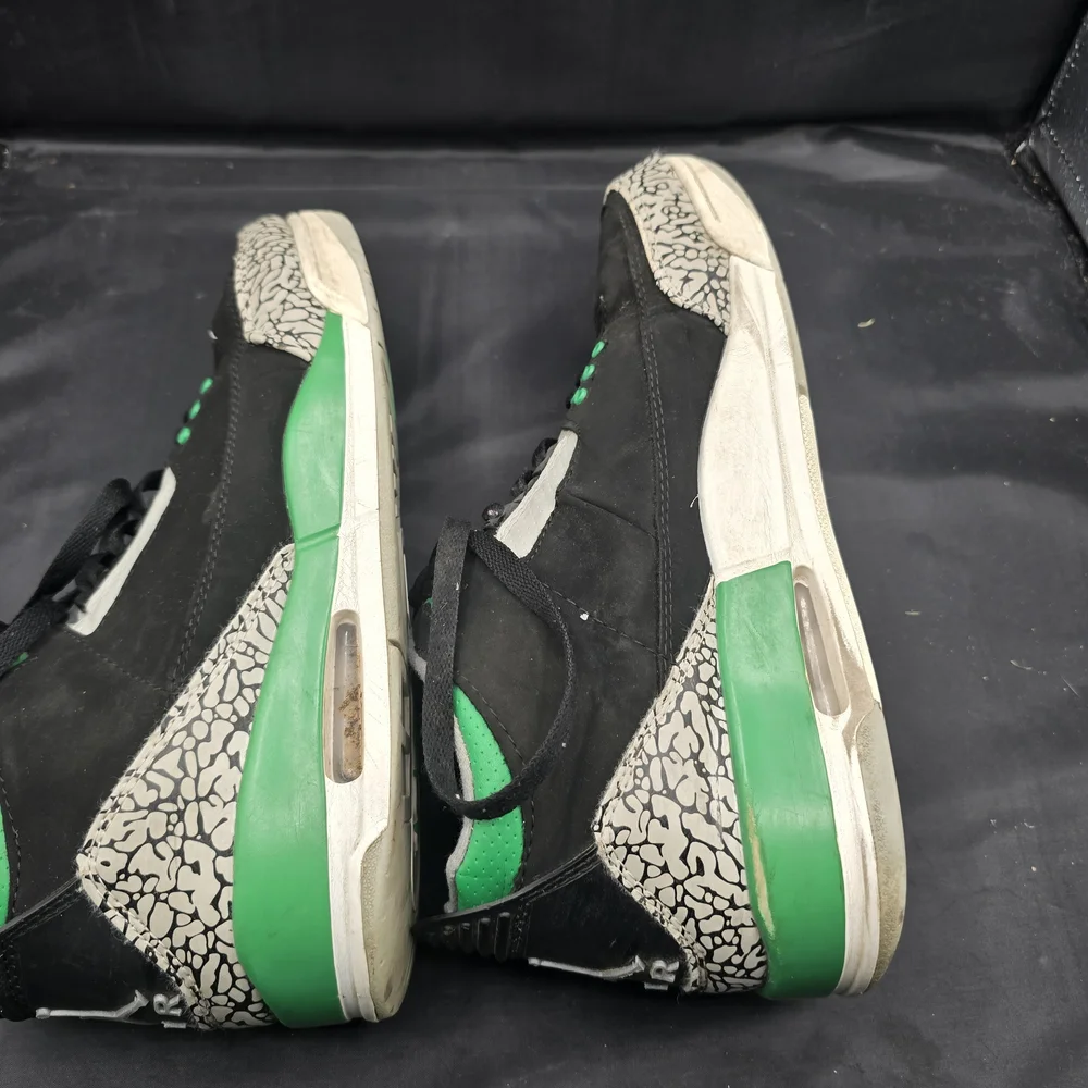 Nike Black and Green Athletic‎ Shoes