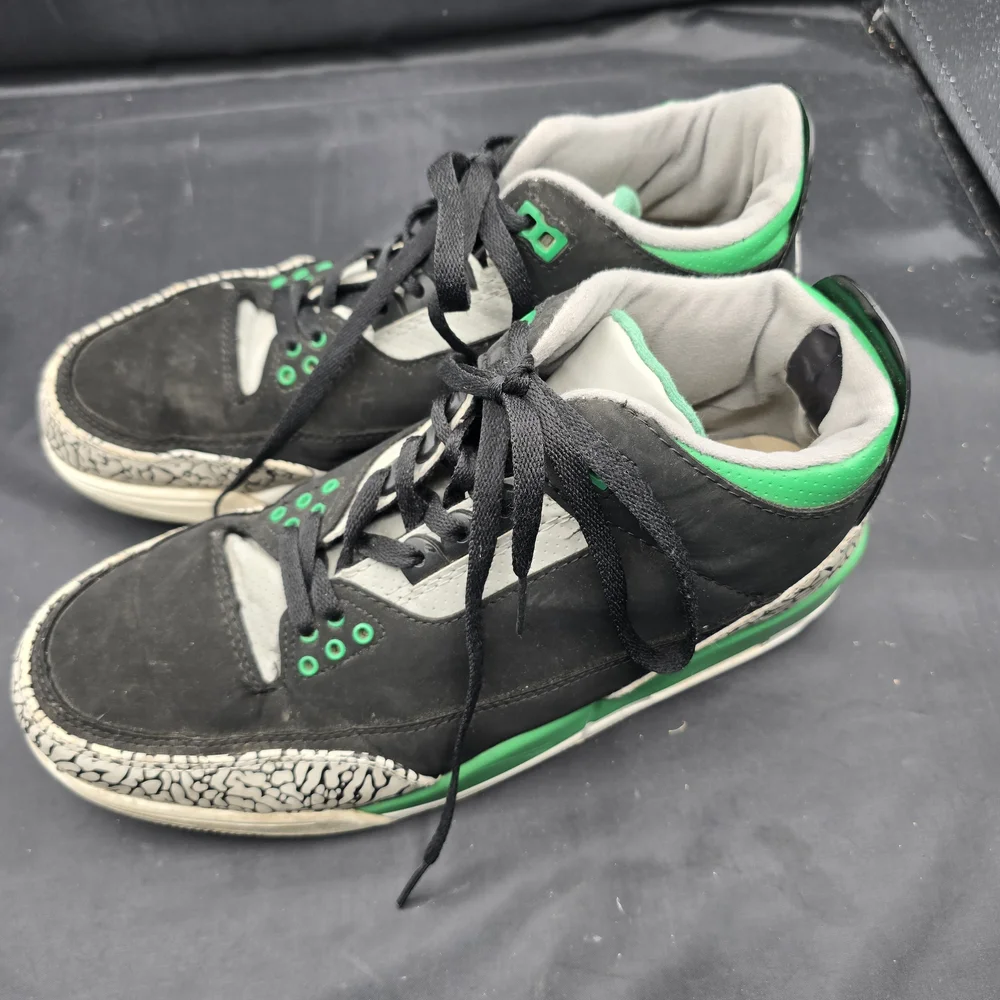 Nike Black and Green Athletic‎ Shoes