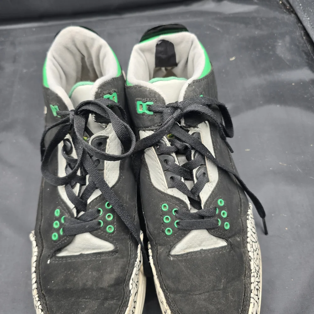 Nike Black and Green Athletic‎ Shoes