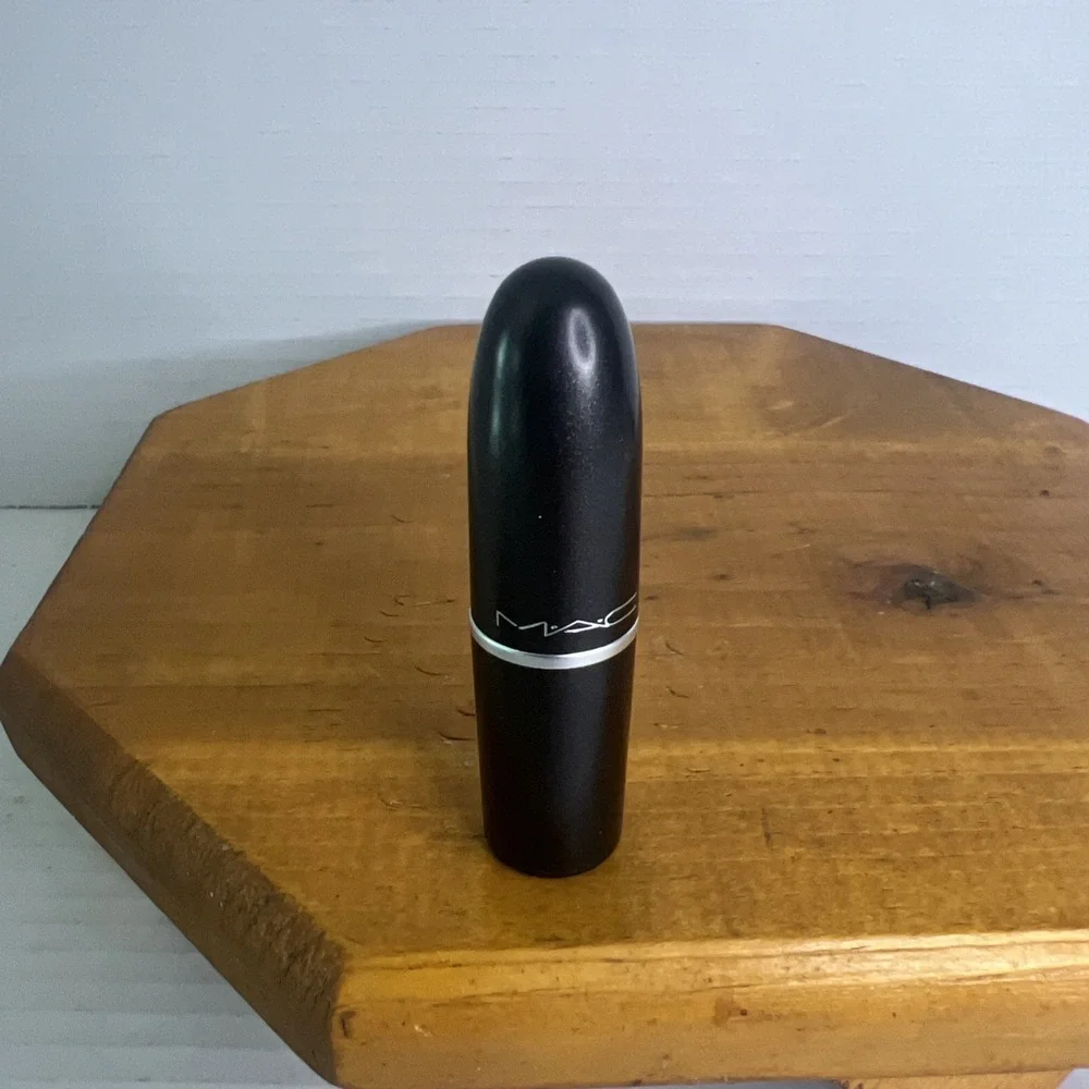 MAC Cosmetics orange nib red