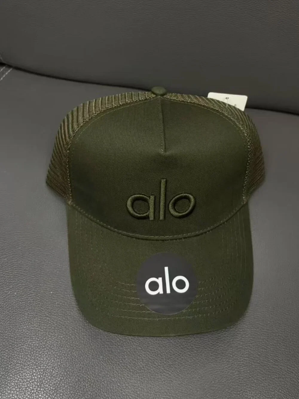 ALO Yoga Embroidered Logo Trucker Hat in Invisible Green💚