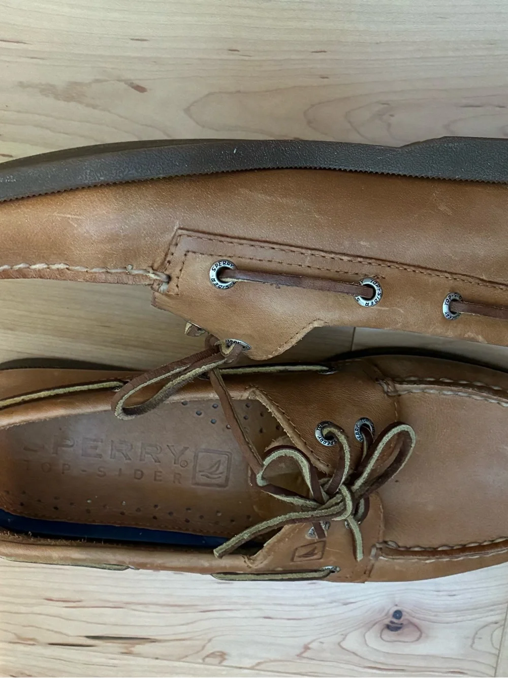 Sperry classic top