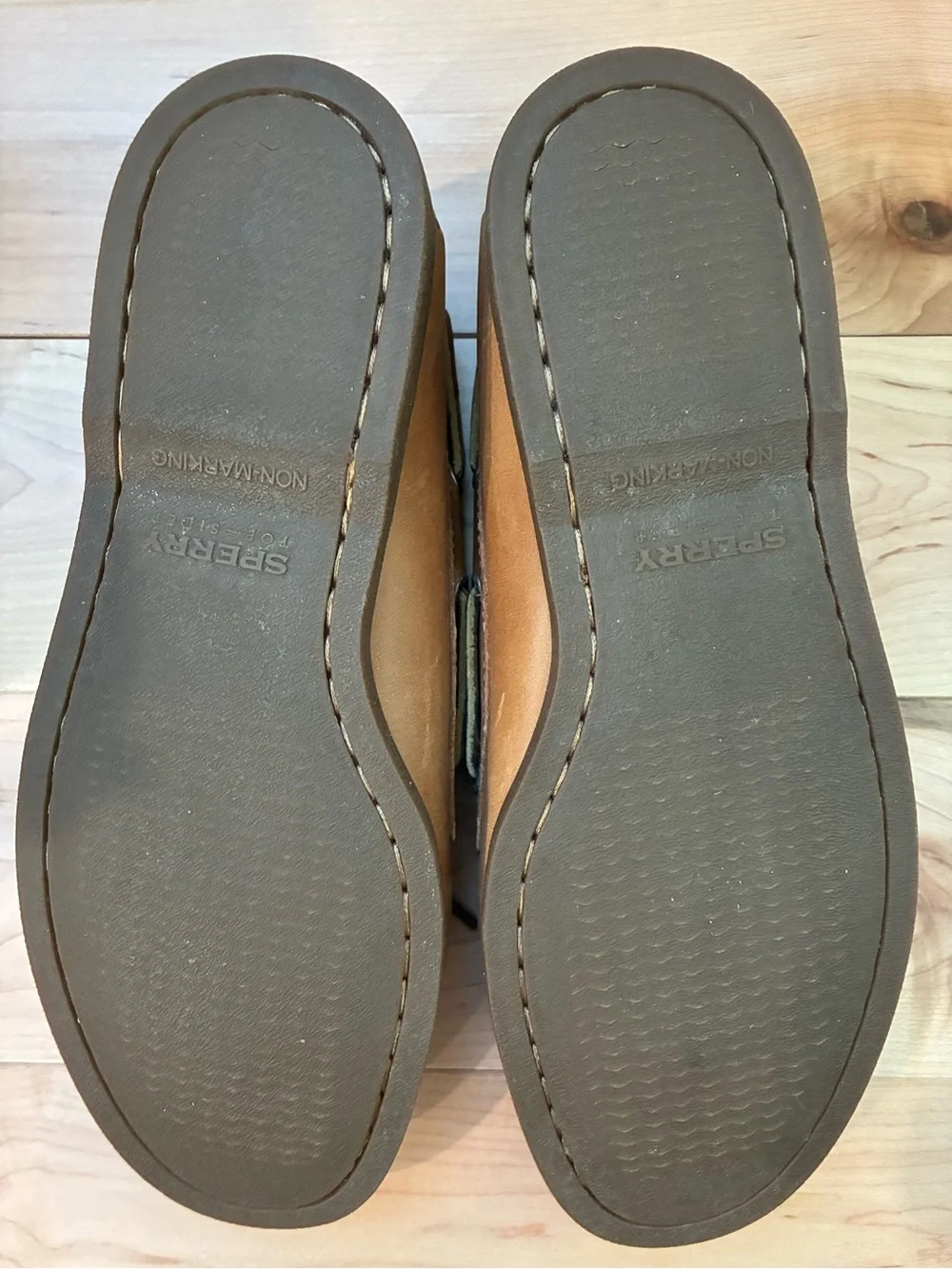 Sperry classic top