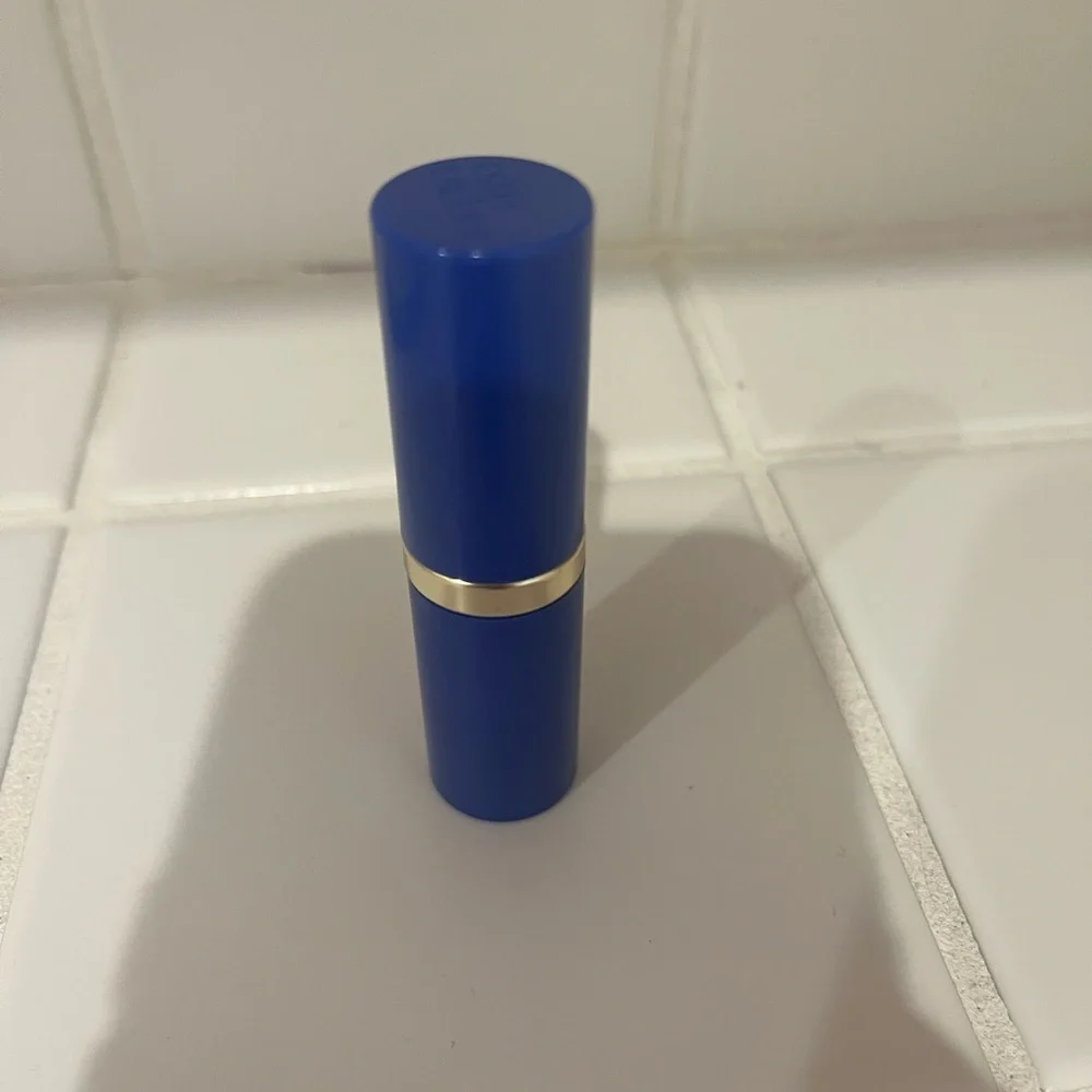 Estee Lauder lipstick creme‎ rouge levres 220 powerful