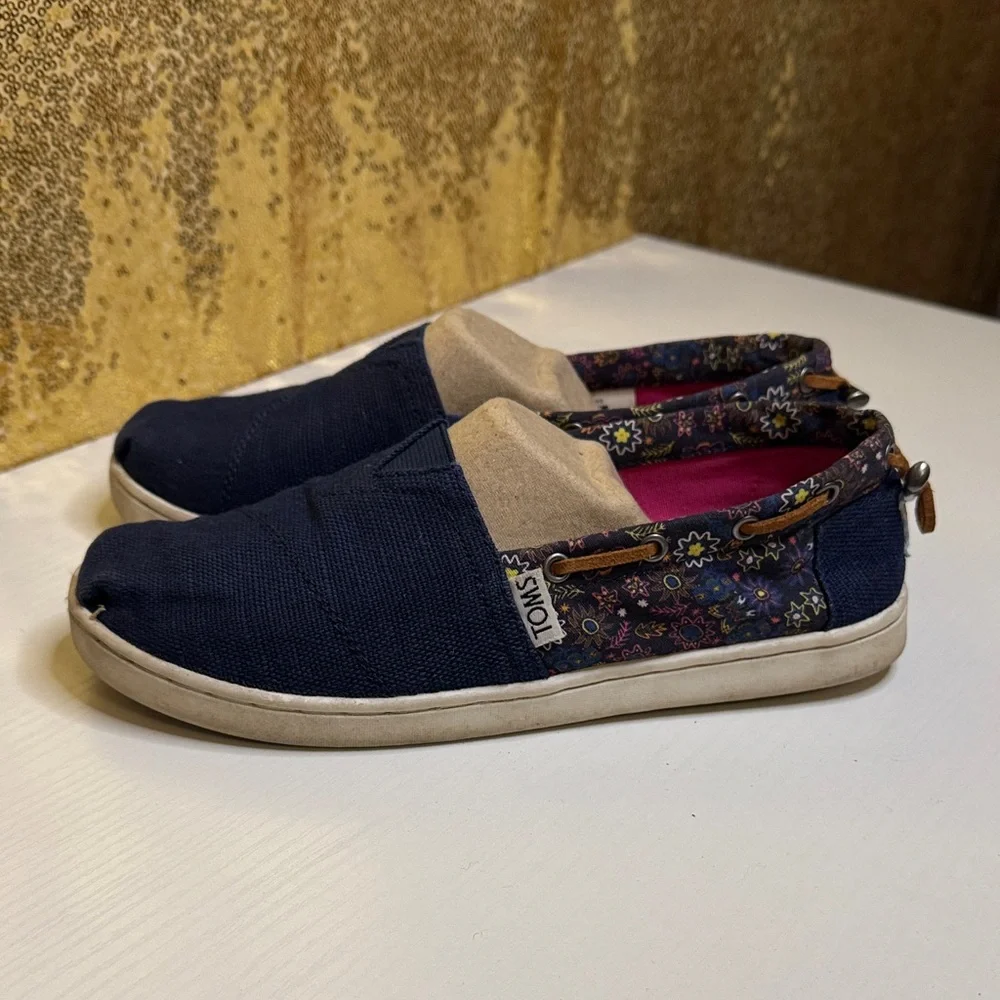 TOMS Mimini Kids Navy Moccasins with Floral Accent