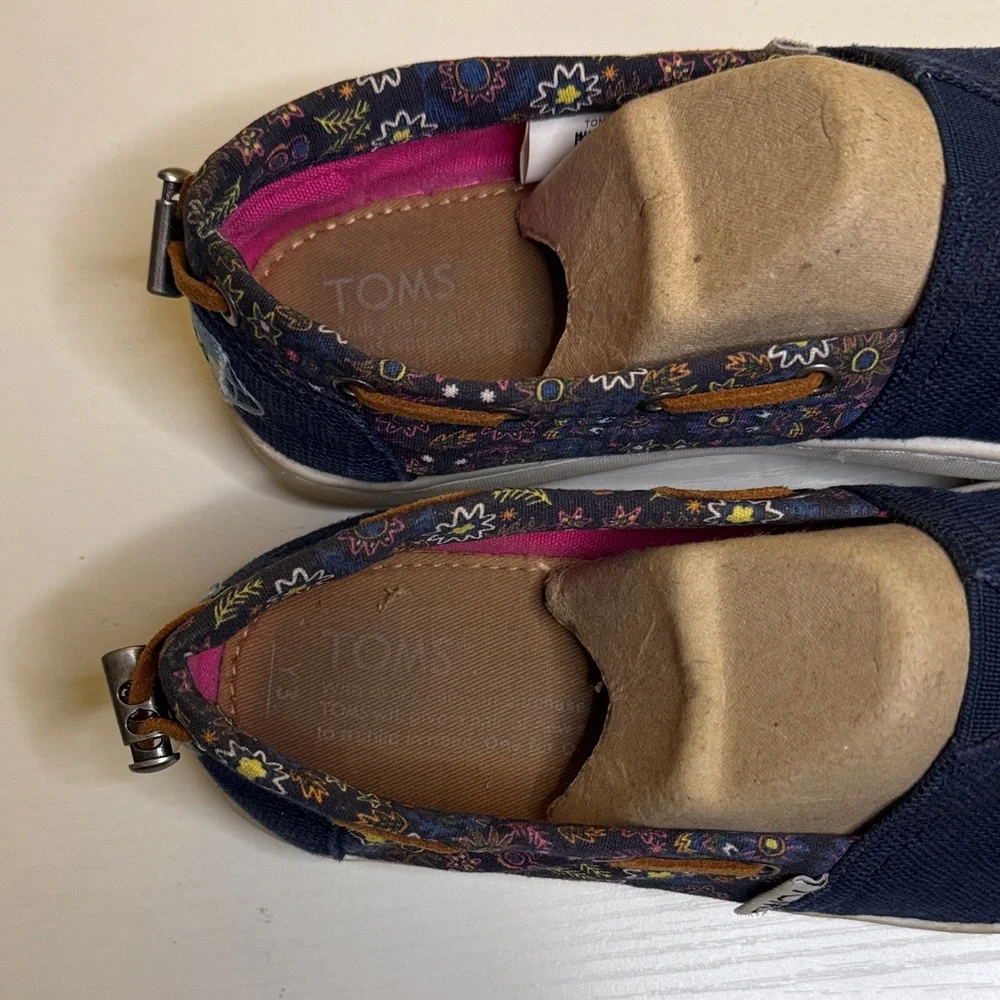 TOMS Mimini Kids Navy Moccasins with Floral Accent