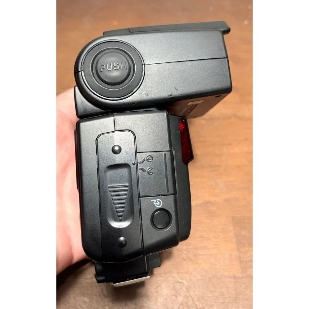 Nikon Autofocus Speedlight SB-600 Flash For DSLR Cameras w/soft case & manual