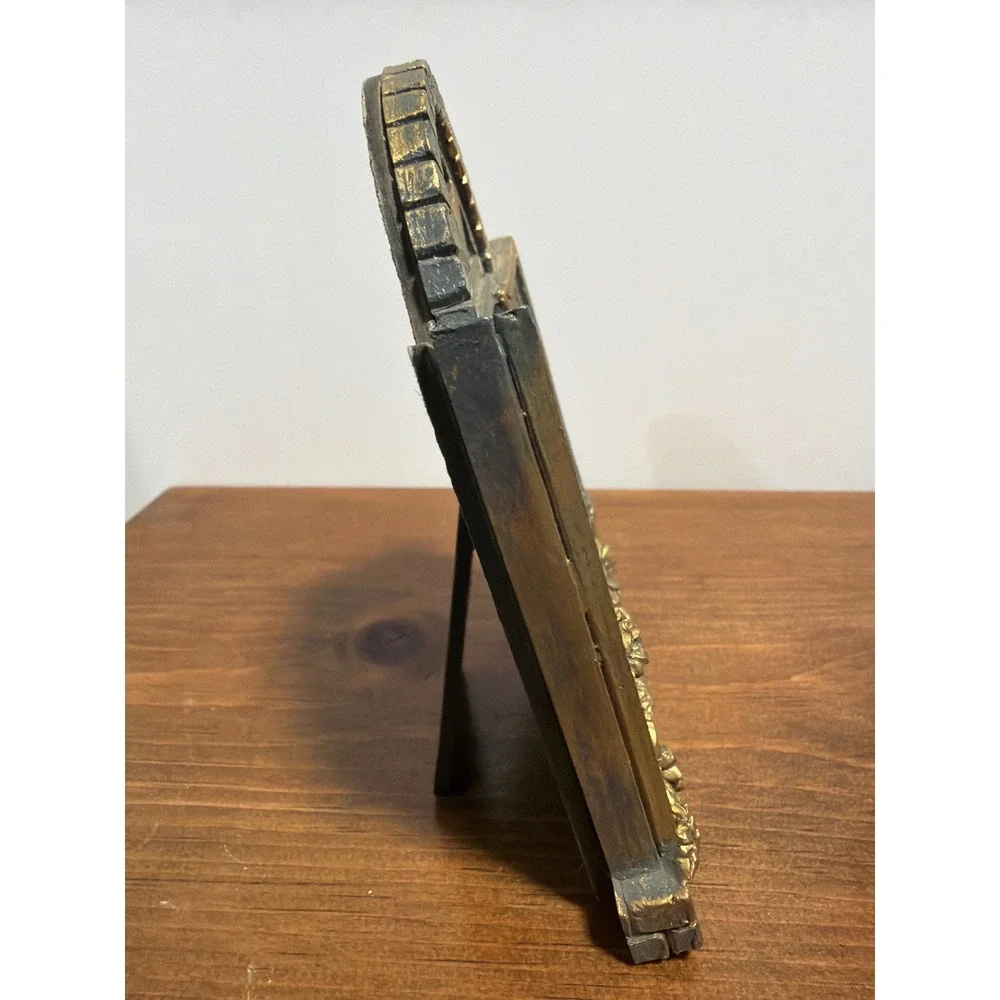 N/A ornate resin