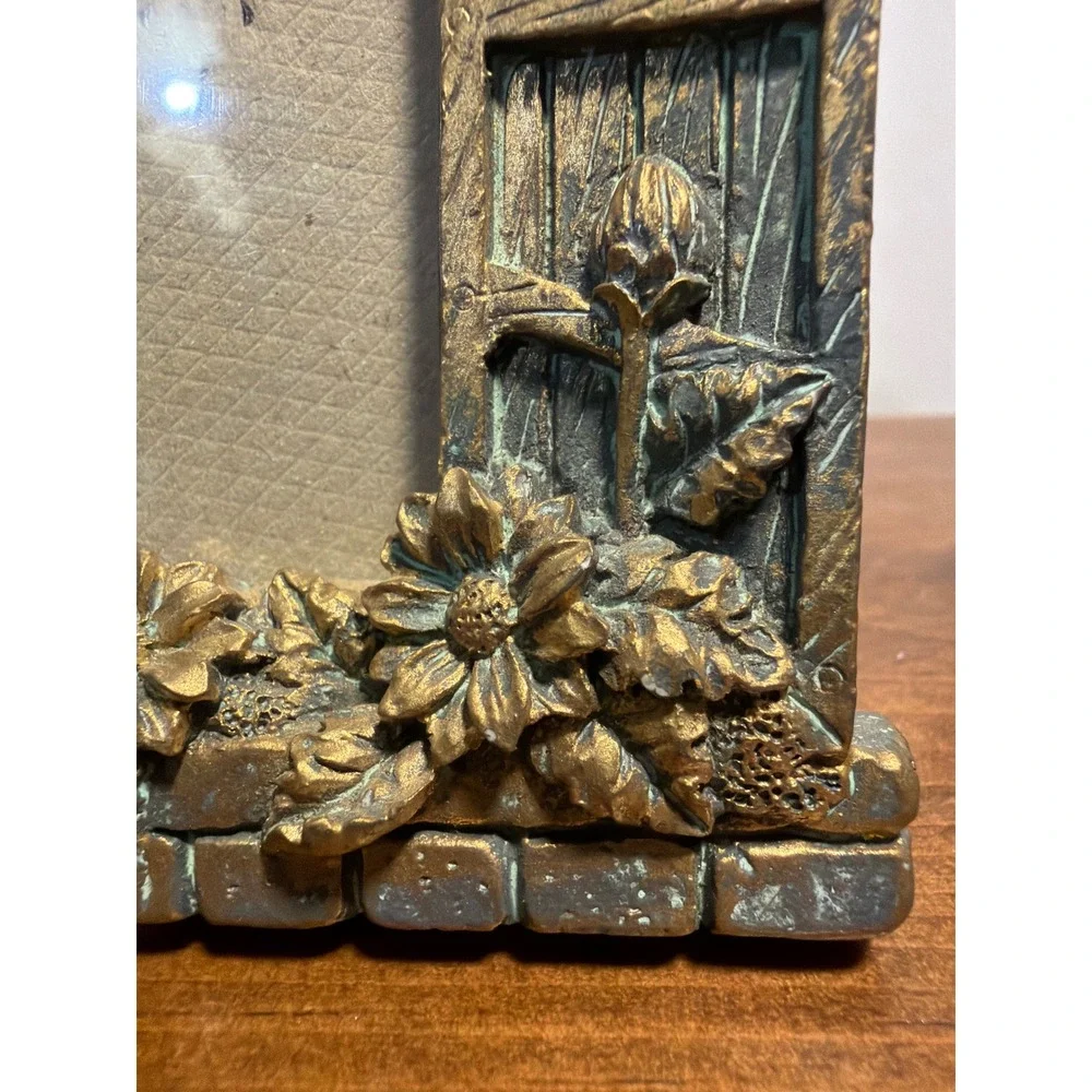 N/A ornate resin