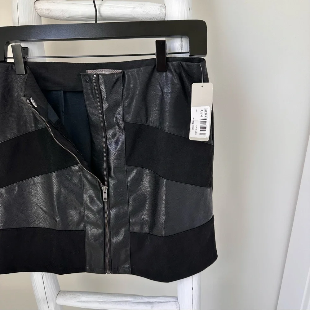 Lizard Thicket Black Faux Leather Front Zipper Mini Skirt SZ Medium