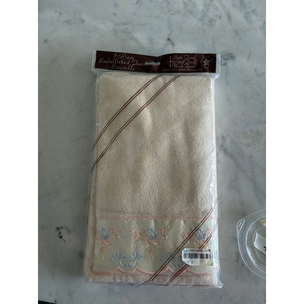 NOS Vtg Letters Inc 3 Piece Embellished Towel Set Floral Bow Cream Made in USA