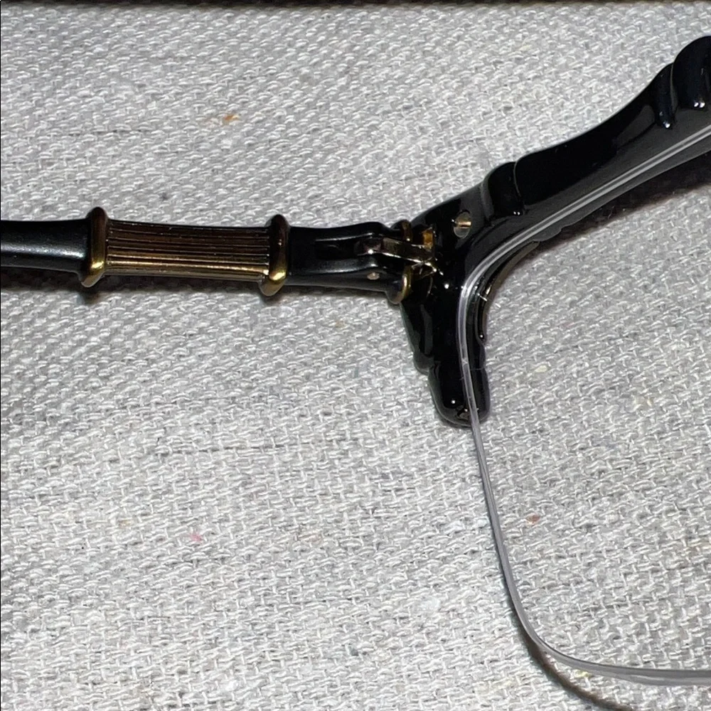 Gucci elegant eyeglasses