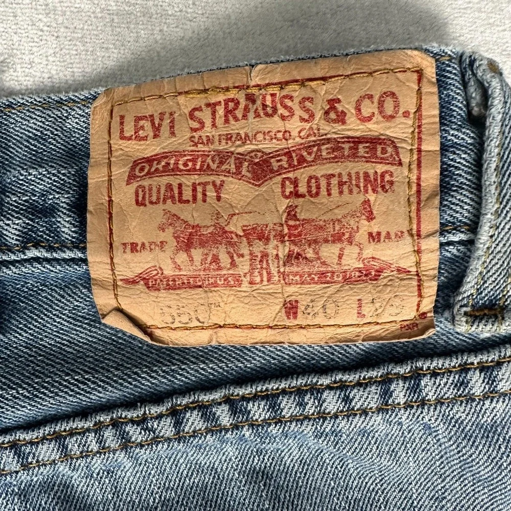 Levi's 550 Relaxed Fit Jeans Men's Size 40x29 Distressed Denim Medium Wash