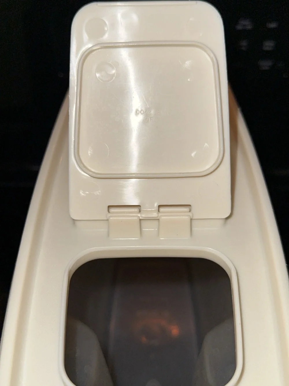 Rubbermaid plastic 21