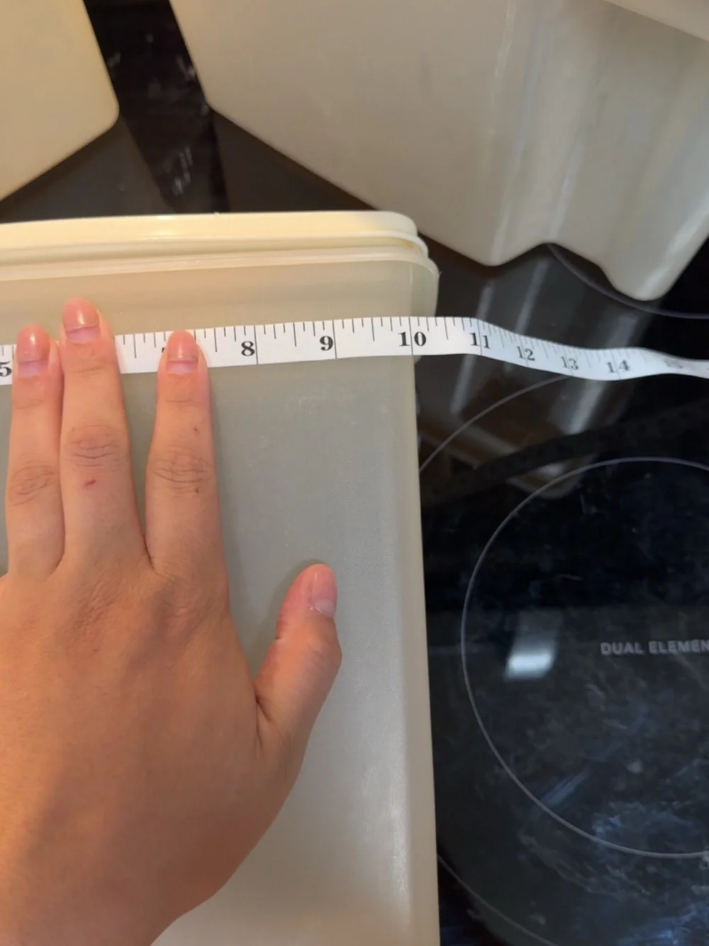 Rubbermaid container neutral fitting