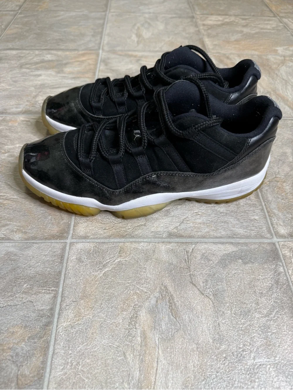 Jordan shiny black