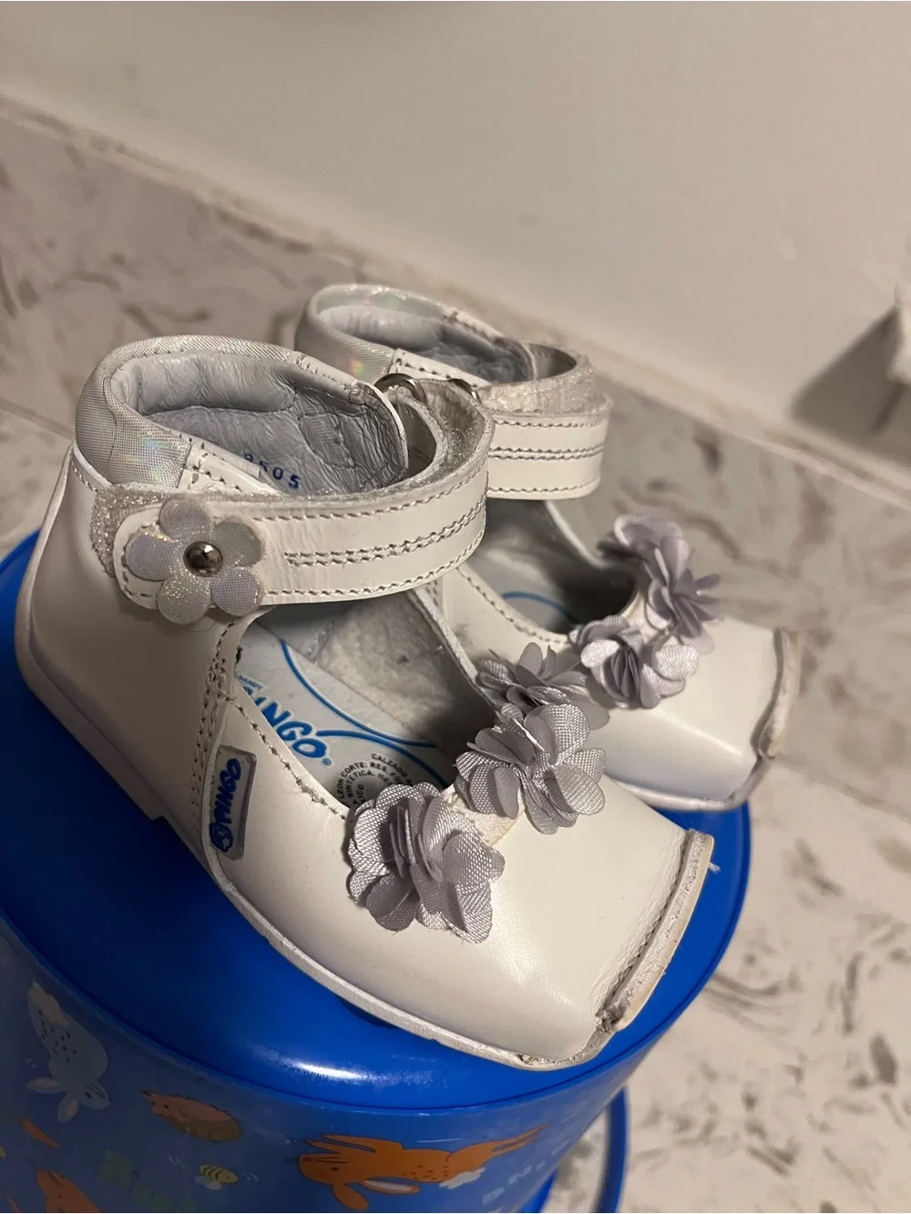 N/A cute white