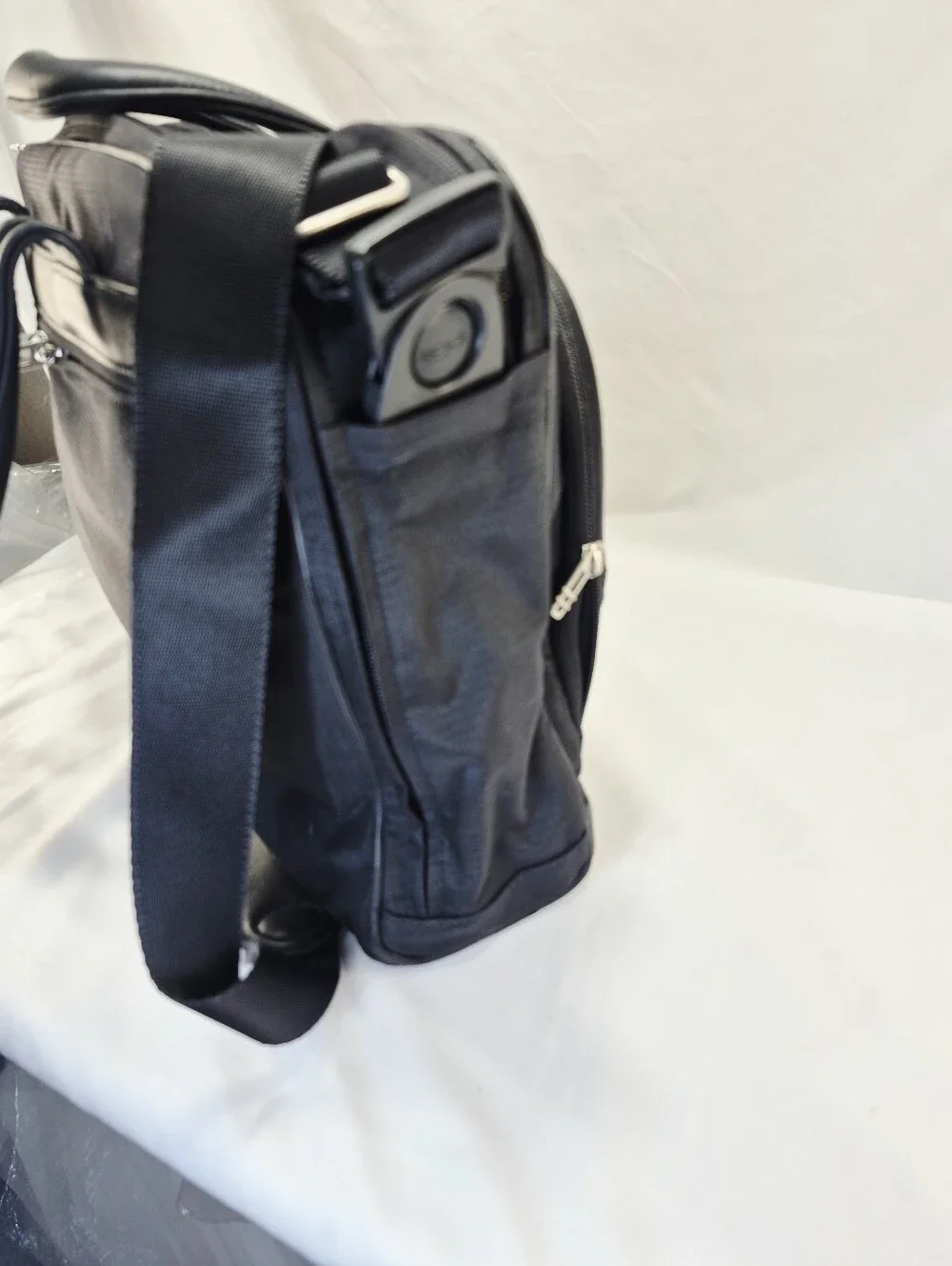 Tumi small very good