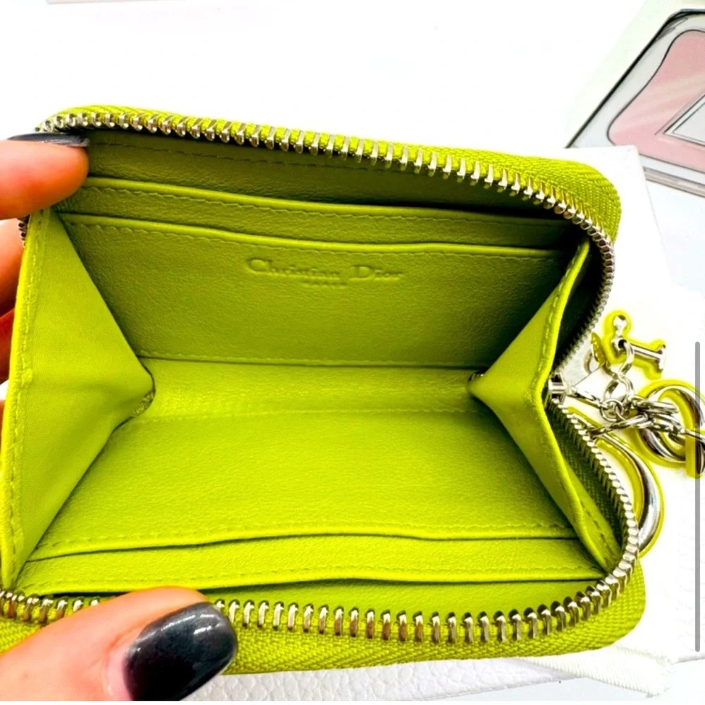 Dior box neon
