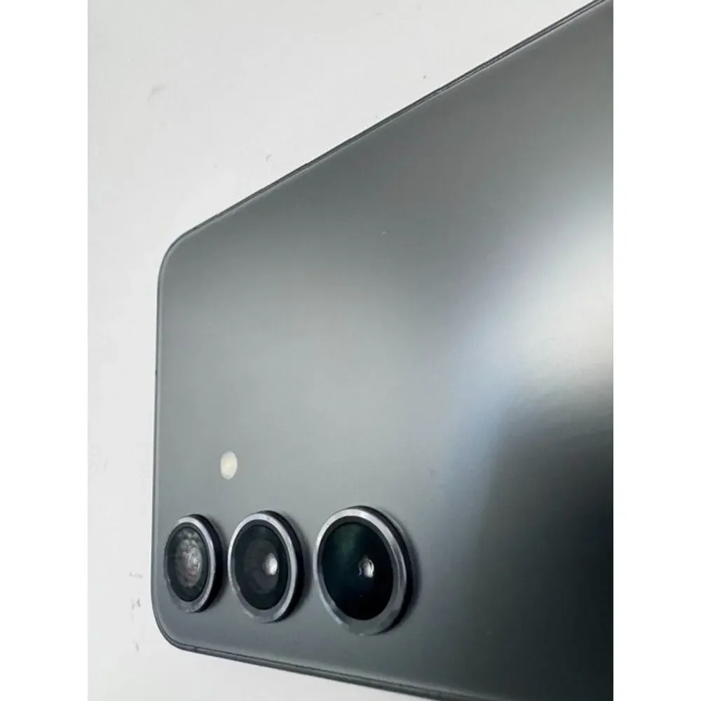 Samsung Galaxy S24 128GB S921U Fully Unlocked - Excellent condition