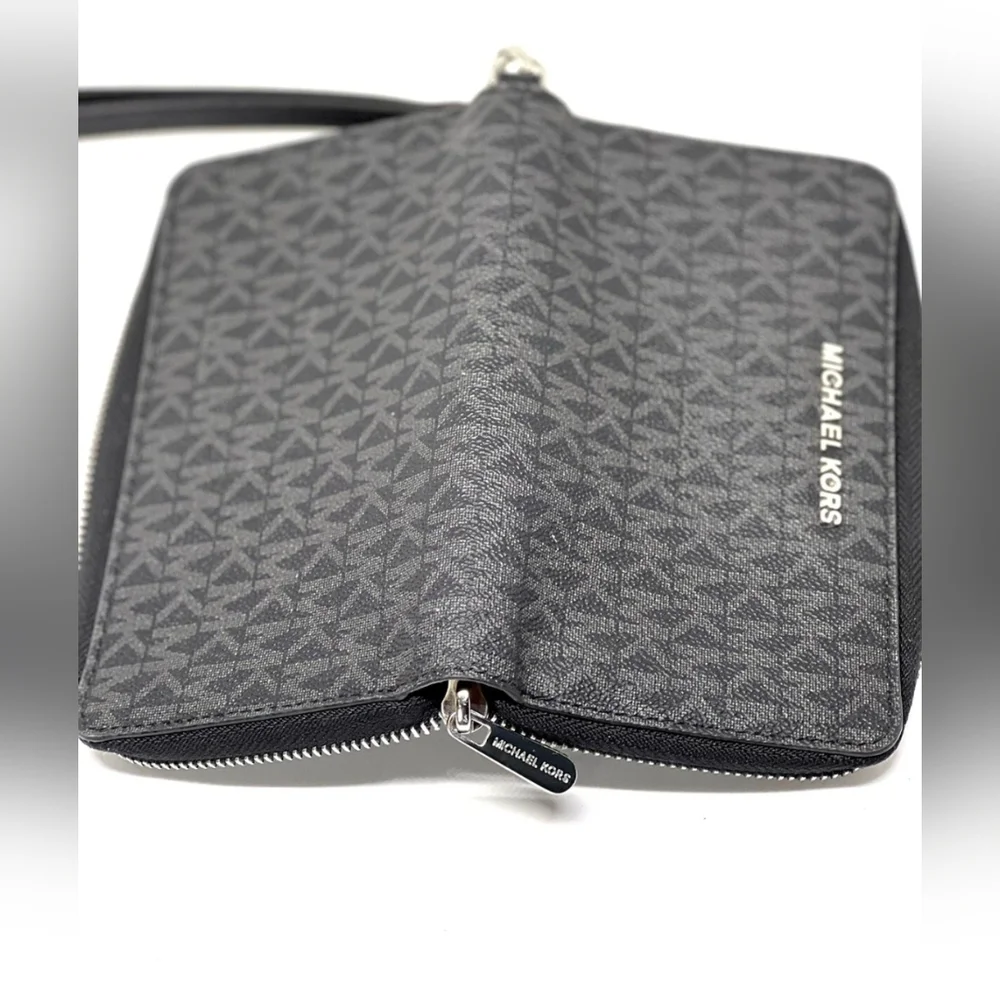 Michael Kors Black Wallet‎