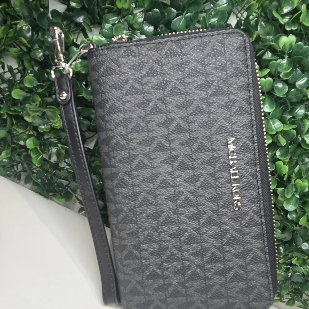 Michael Kors Black Wallet‎