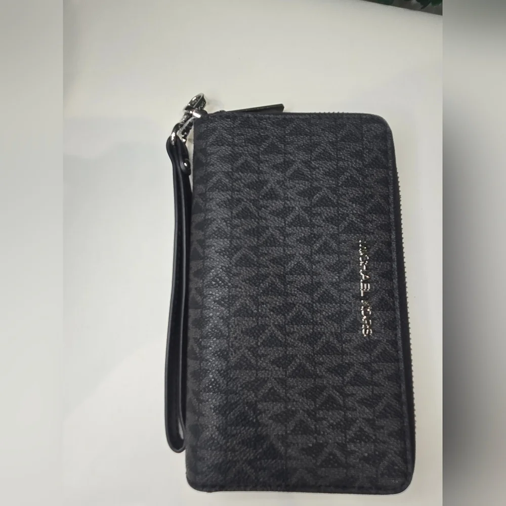 Michael Kors Black Wallet‎