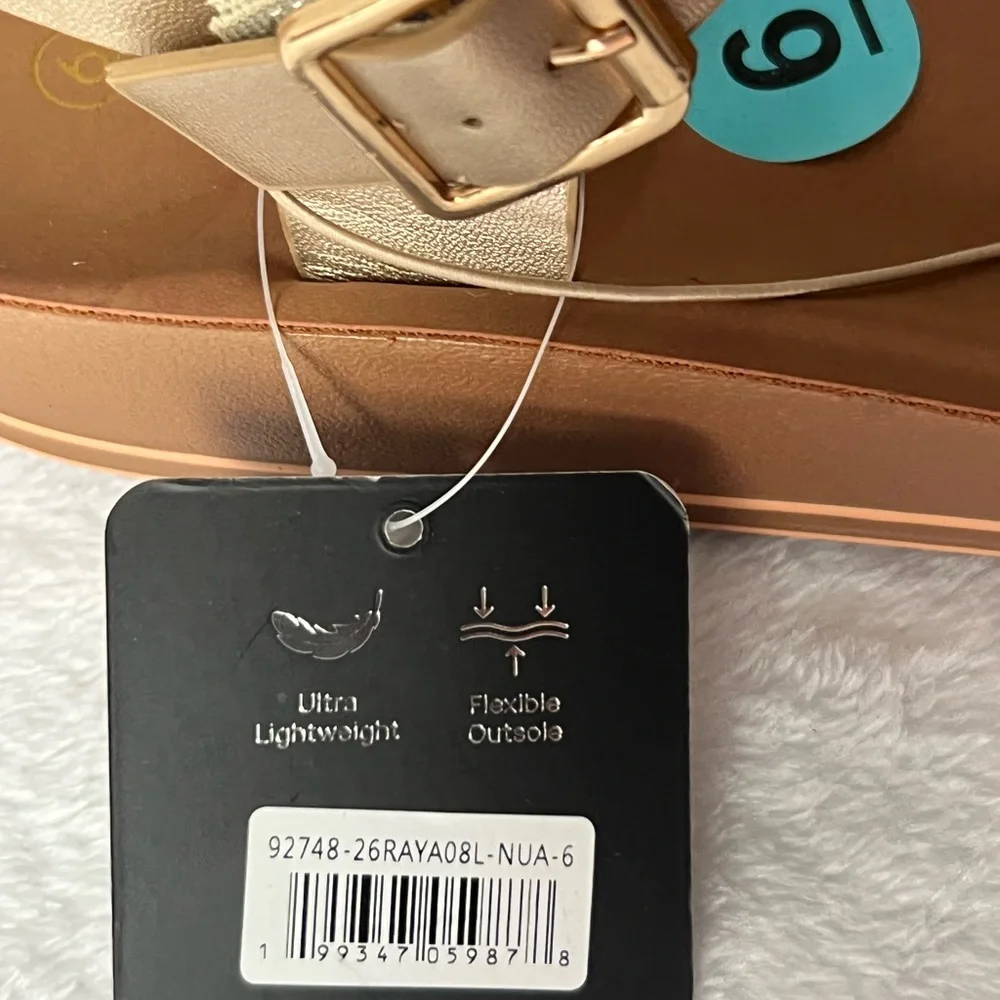 Alexis Bendel chic gold