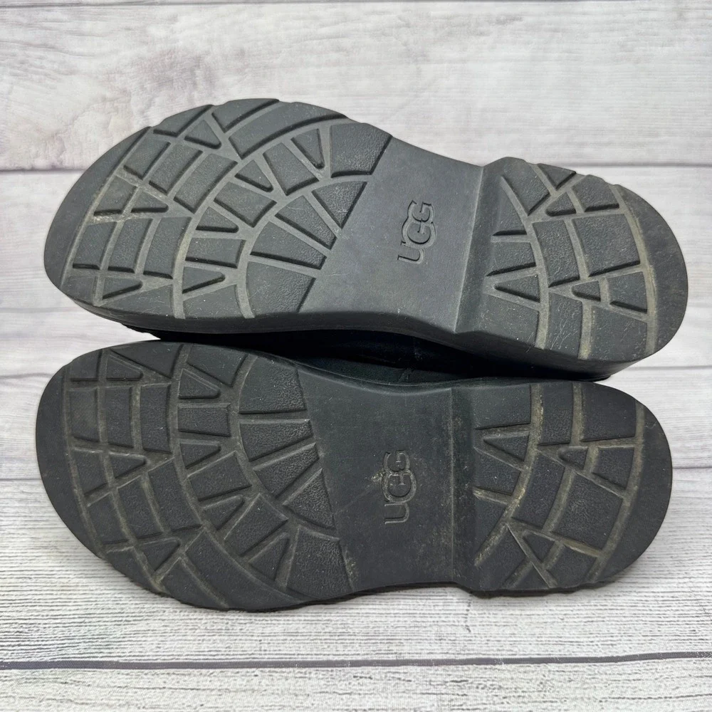 UGG kids black