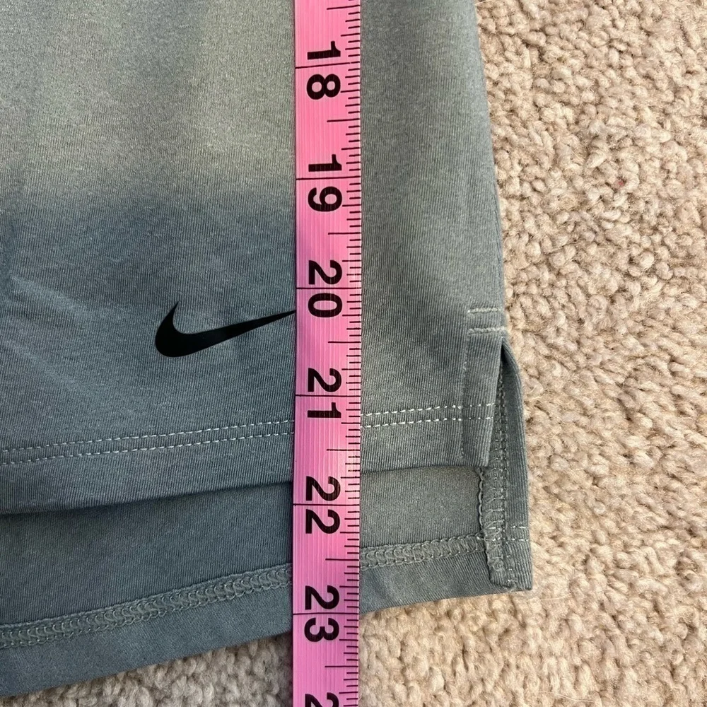 Nike women’s gray