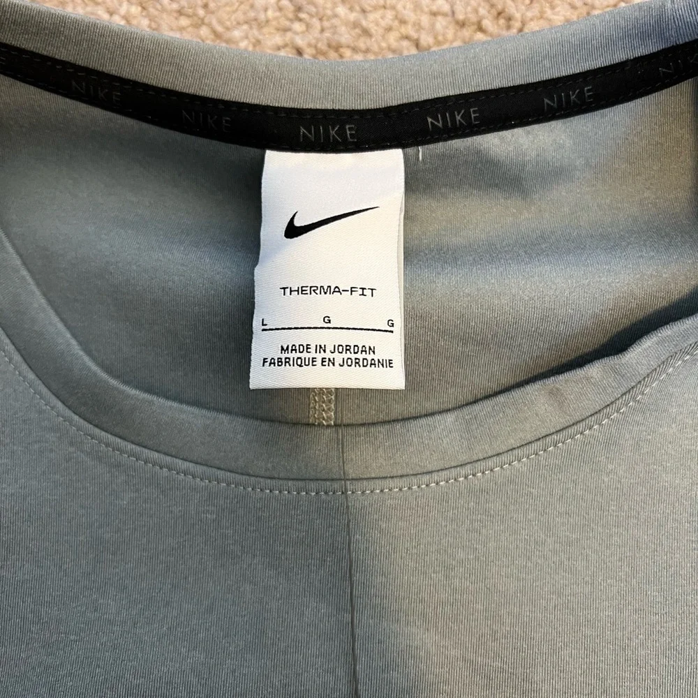 Nike women’s gray