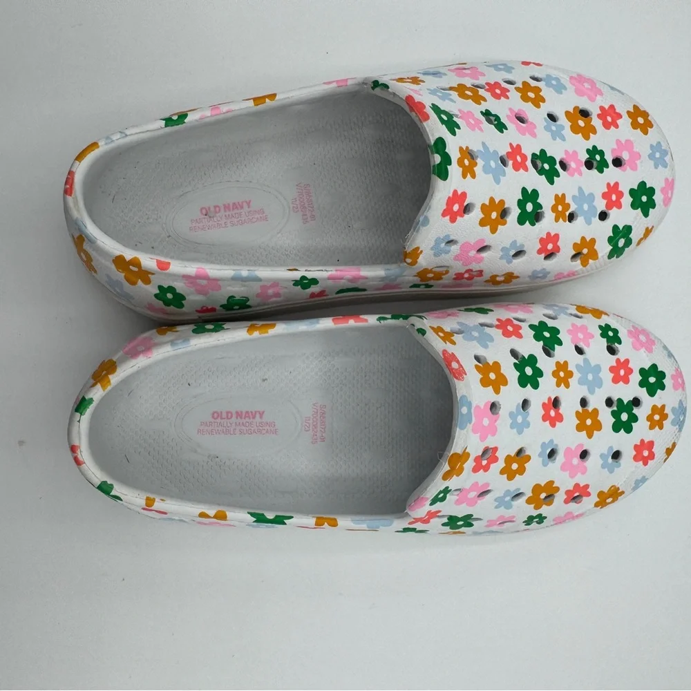 Old Navy step into