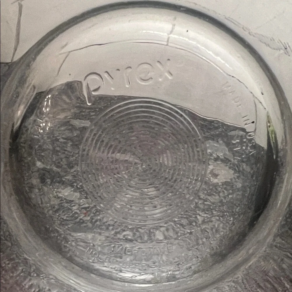 Pyrex 1.5 qt Clear Glass Lidded Bowl. Very good condition. Oven to table.