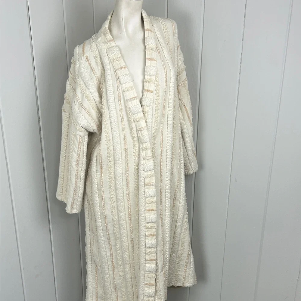 N/A cream textured