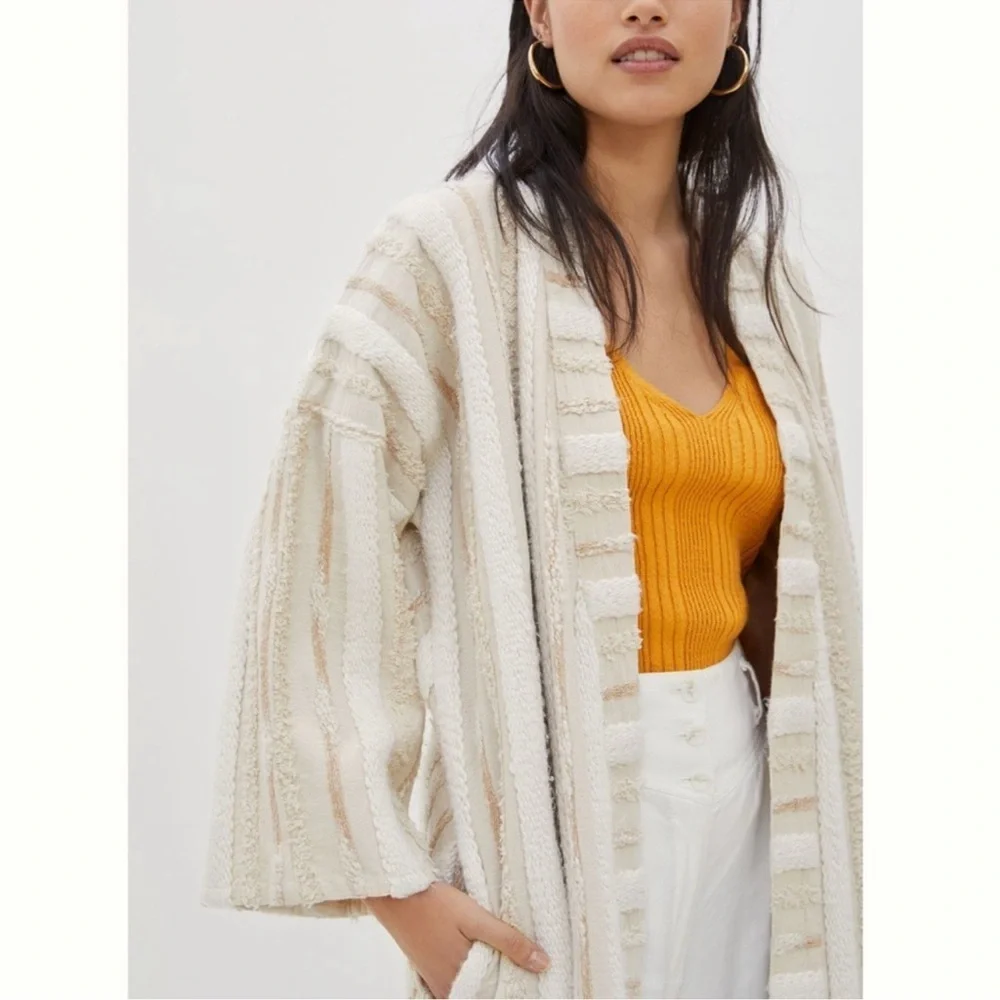 N/A cream textured