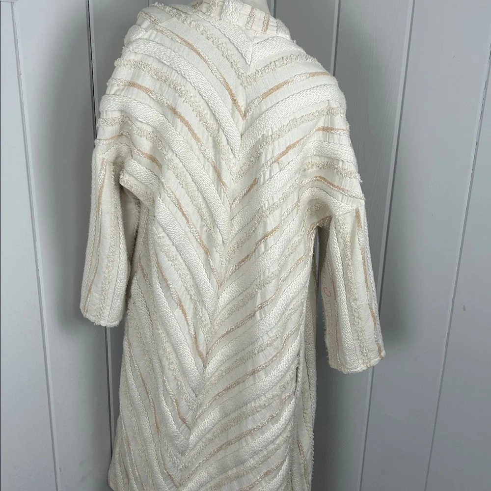 N/A cream textured