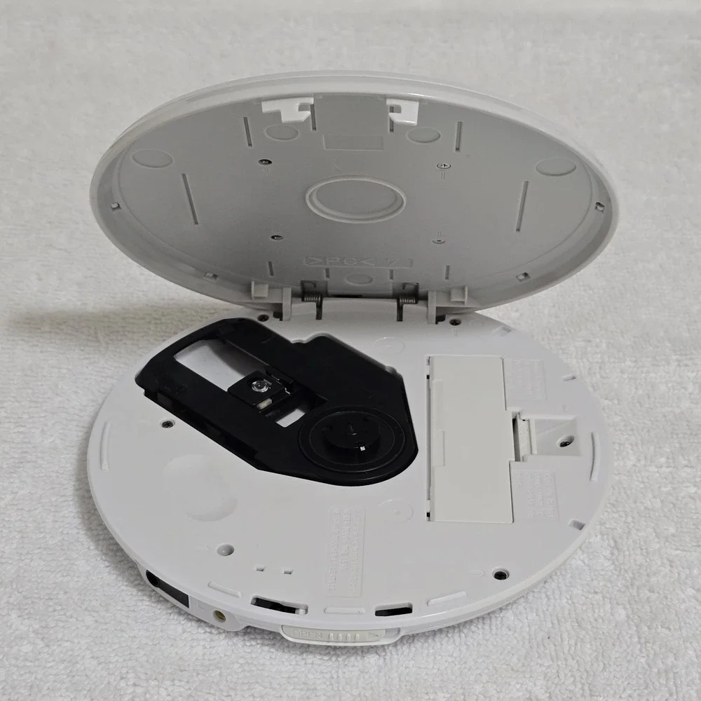 Sony CD Walkman Disc Mp3 D-NE329LIV & Speaker Stand BCA-DNE320S Bundle Vintage
