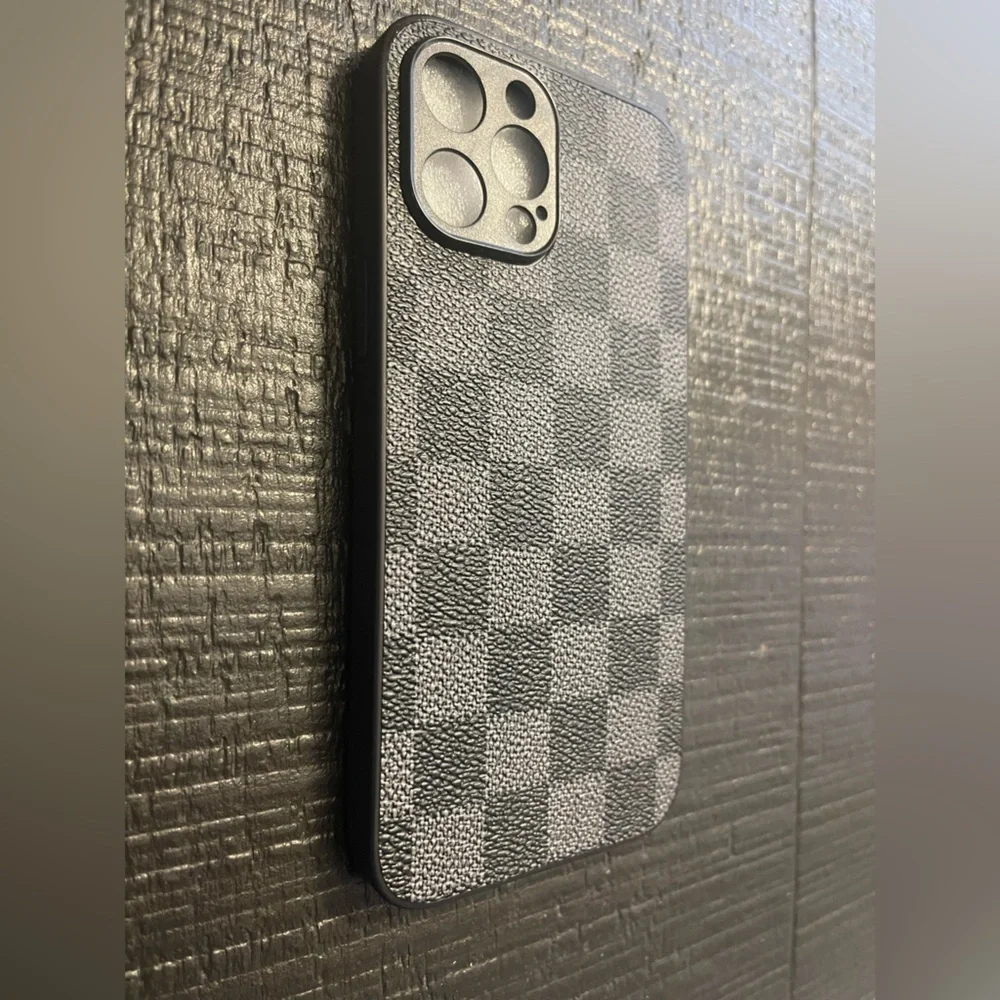 unbranded sleek phone me