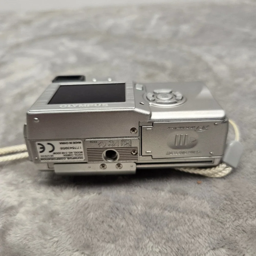 Olympus Camedia C-60 Zoom 6.1MP Digital Camera Silver PARTS ONLY C60 3x Optical