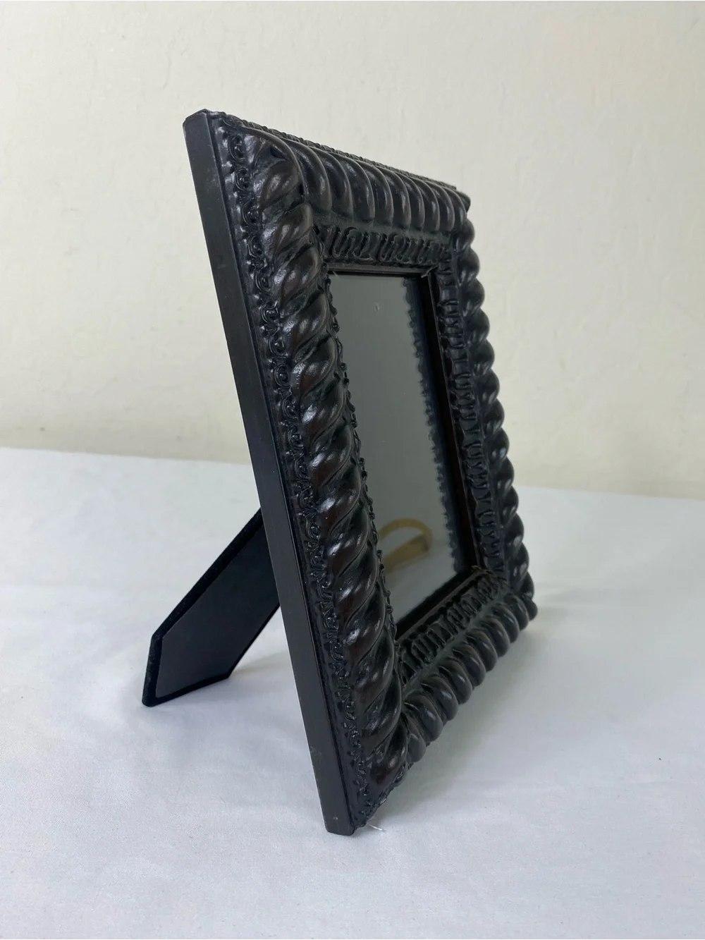 Ornate Dark Brown Rope-Edge Photo Frame