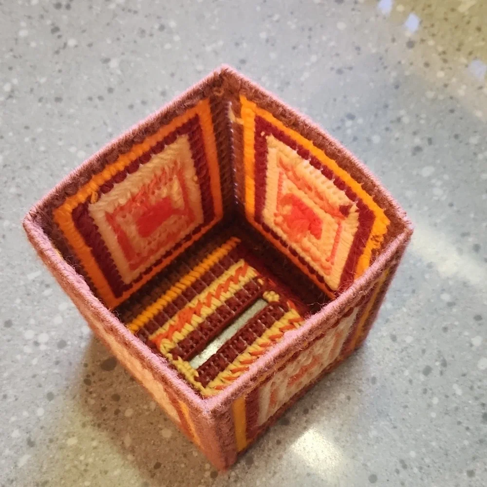Handmade VTG Needlepoint Yarn Tissue Box Cover,  Multicolor 70s style