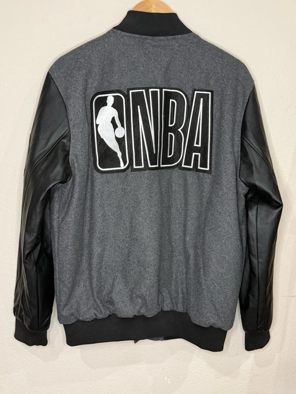 NBA Bomber Jacket Medium Gray Wool Black Faux Leather Sleeves Men’s Size Medium