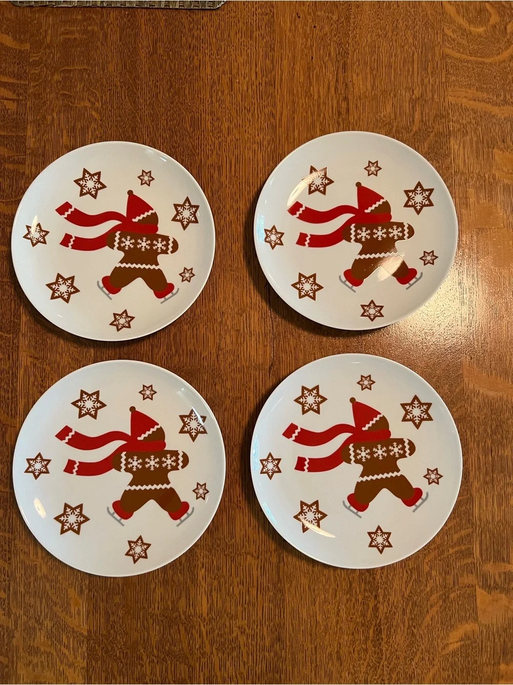NEW 4 Crate & Barrel holiday Christmas gingerbread dessert plates
