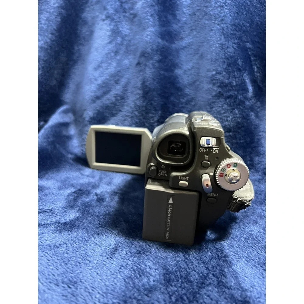 Panasonic VDR-D100 Camcorder -‎ Silver