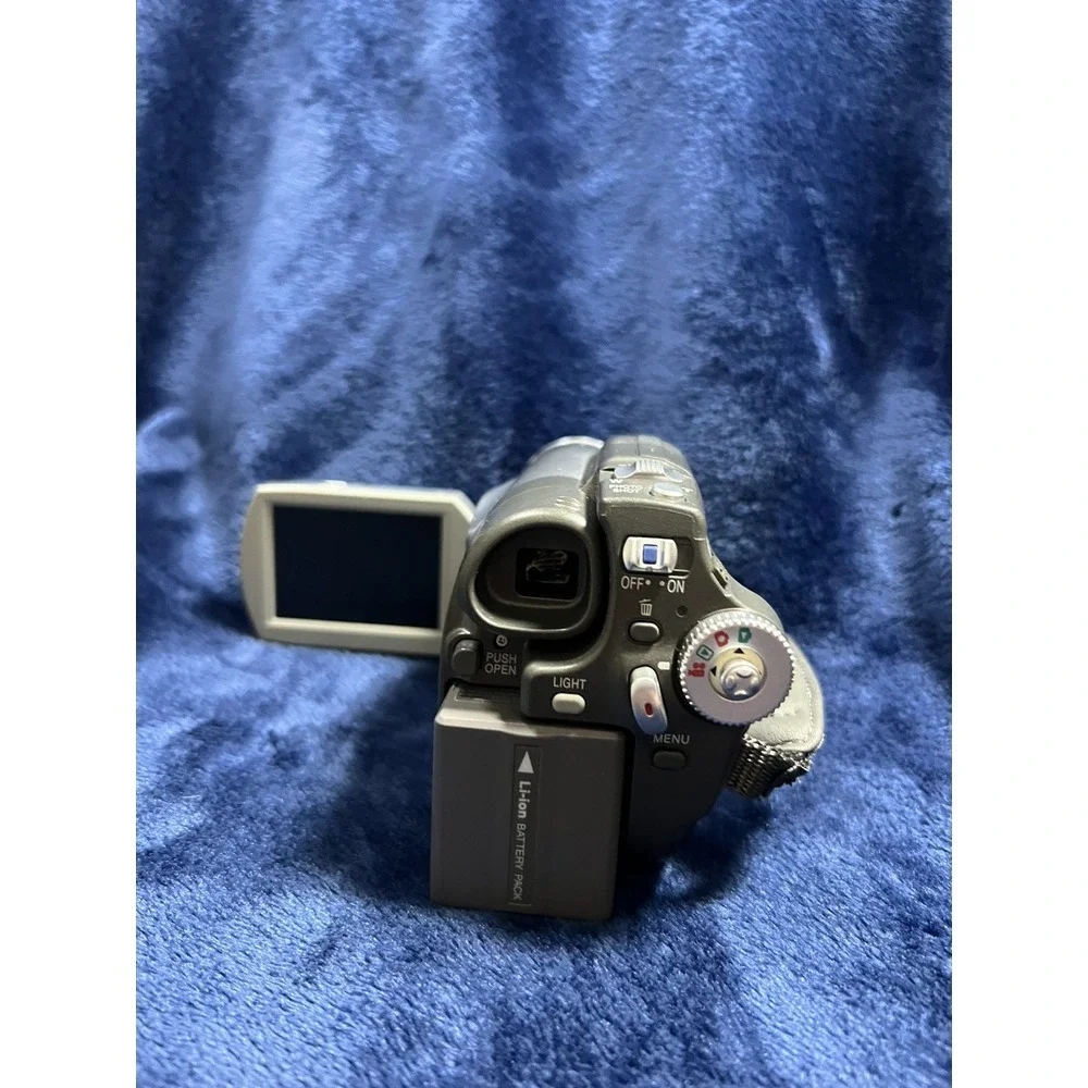 Panasonic VDR-D100 Camcorder -‎ Silver