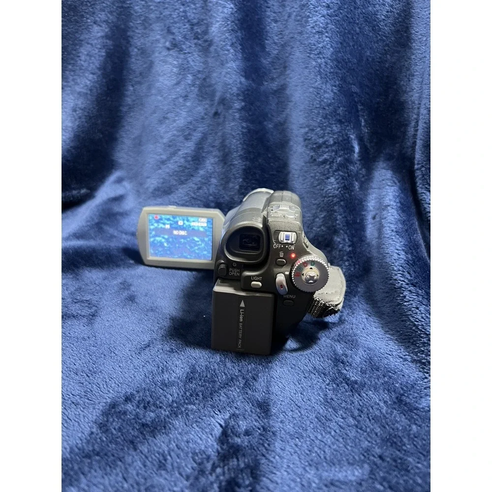 Panasonic VDR-D100 Camcorder -‎ Silver